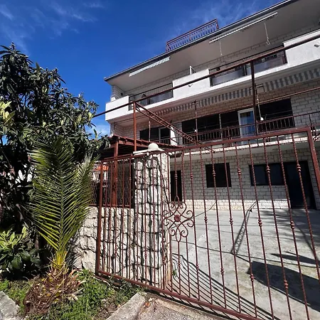 Leila Apartmán *