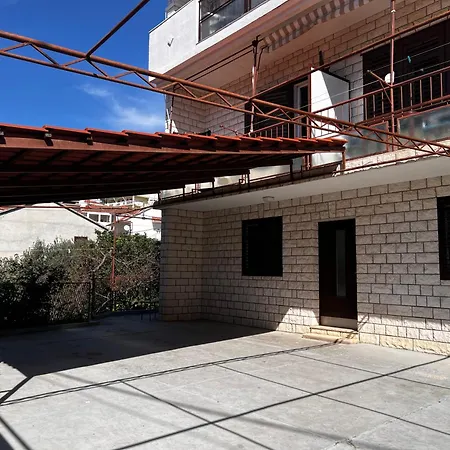Leila דירה טרוגיר